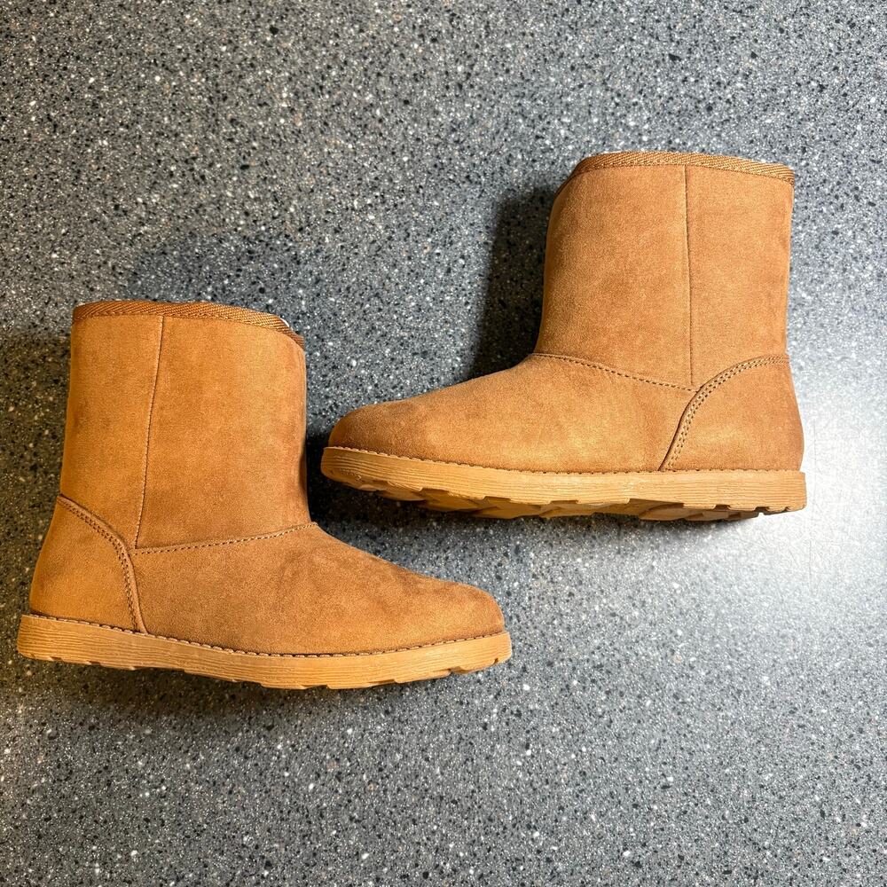 Little Girls Brown Ugg Like Boot Size 12 kids Brown and Fuzzy New Never Worn